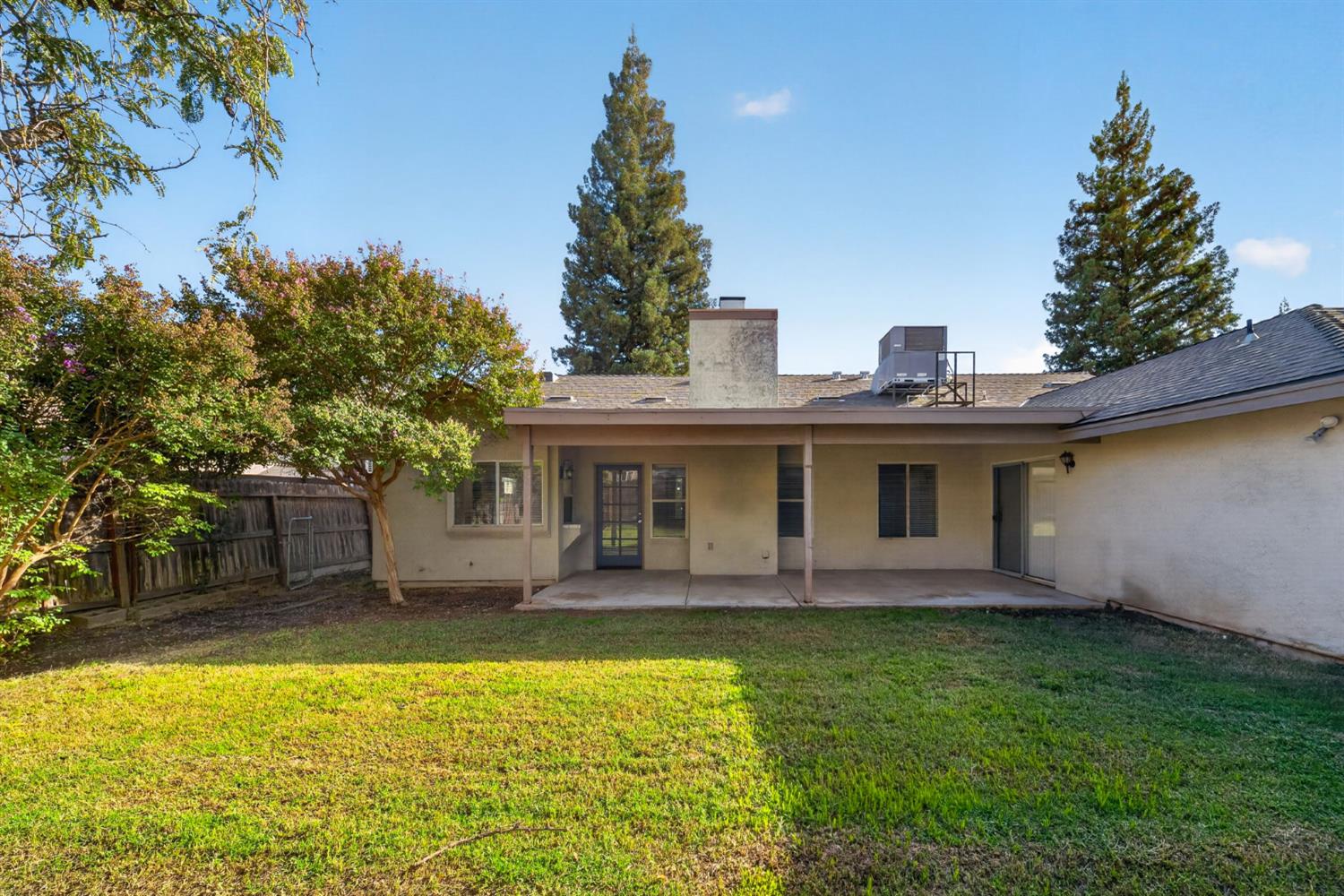 1554 E Utah Ave, Fresno, CA 93720