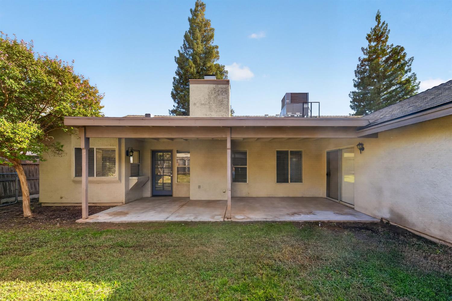 1554 E Utah Ave, Fresno, CA 93720