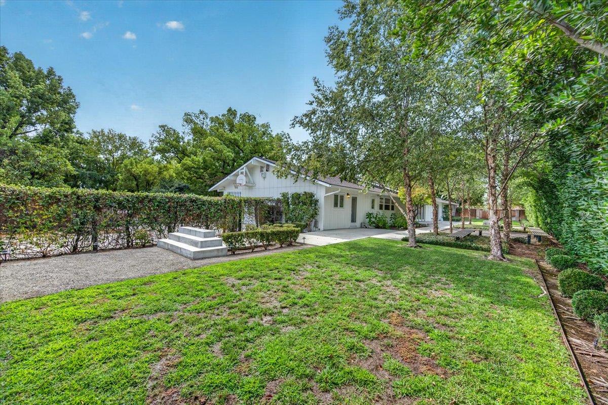 505 E Swift Ave, Fresno, CA 93704