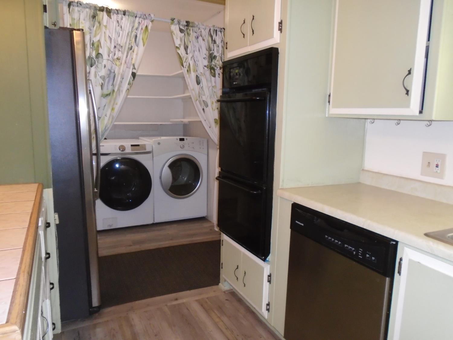 852 #2 E Grangeville Blvd #2, Hanford, CA 93230