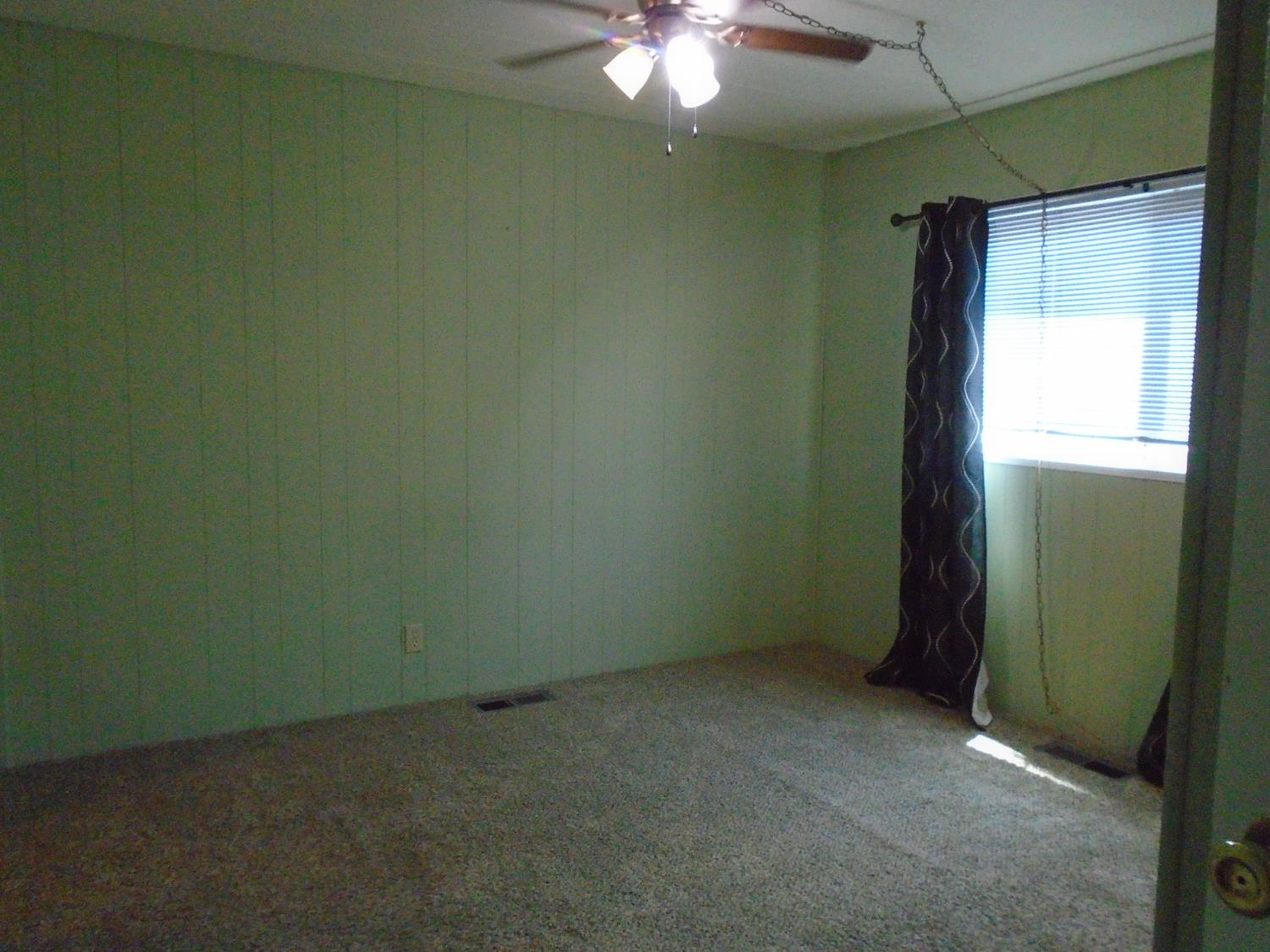 852 #2 E Grangeville Blvd #2, Hanford, CA 93230