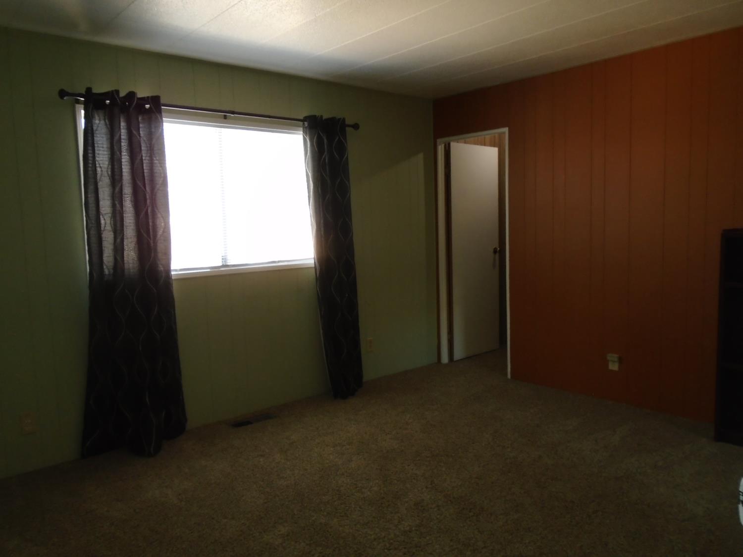 852 #2 E Grangeville Blvd #2, Hanford, CA 93230