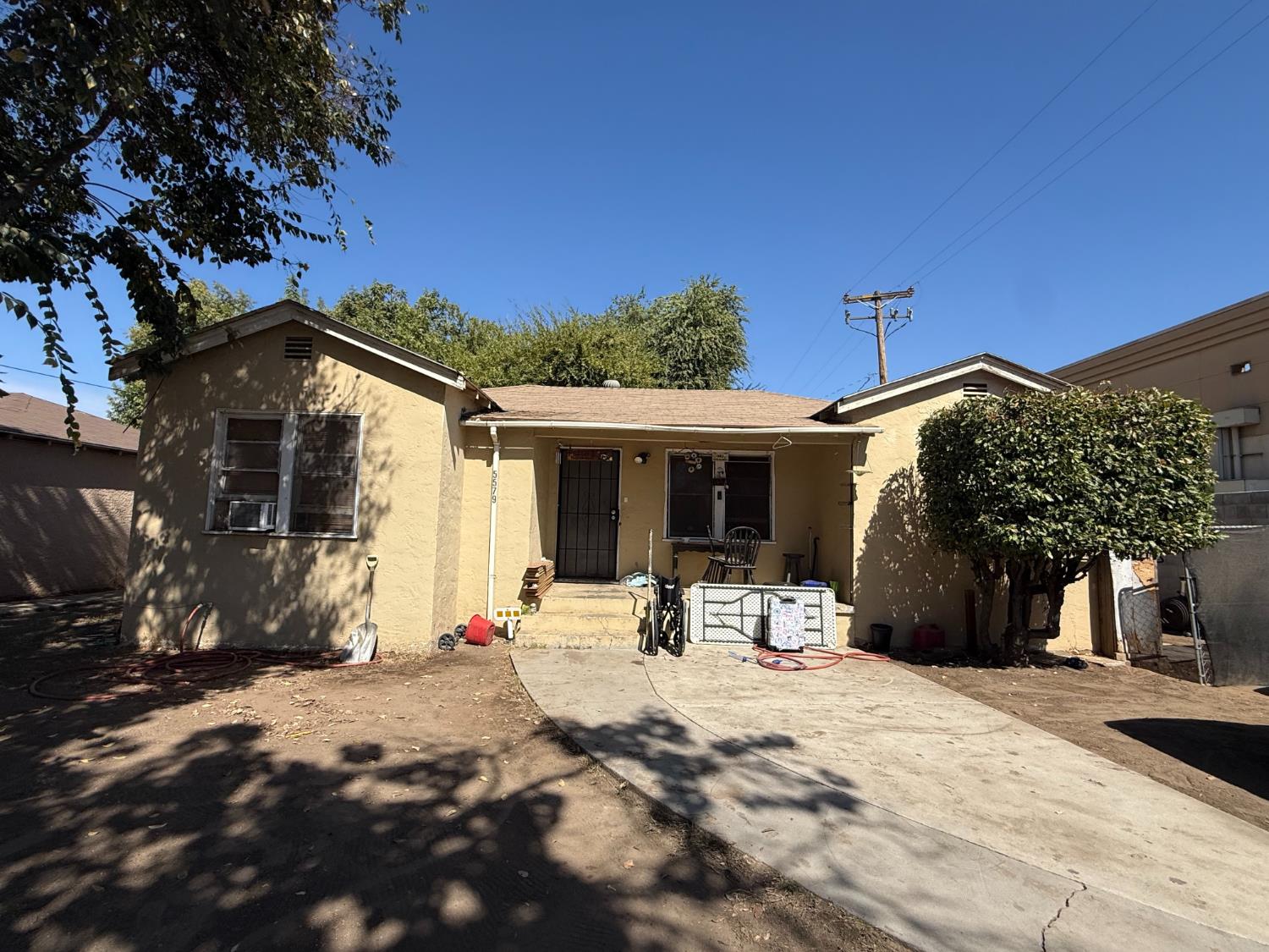 5579 E Kings Canyon Rd, Fresno, CA 93727