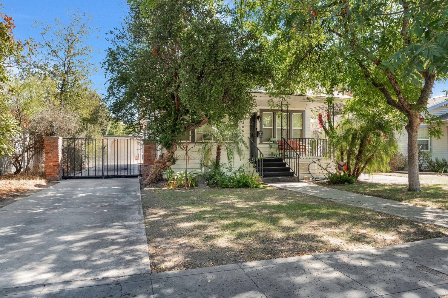 1306 N Roosevelt Ave, Fresno, CA 93728