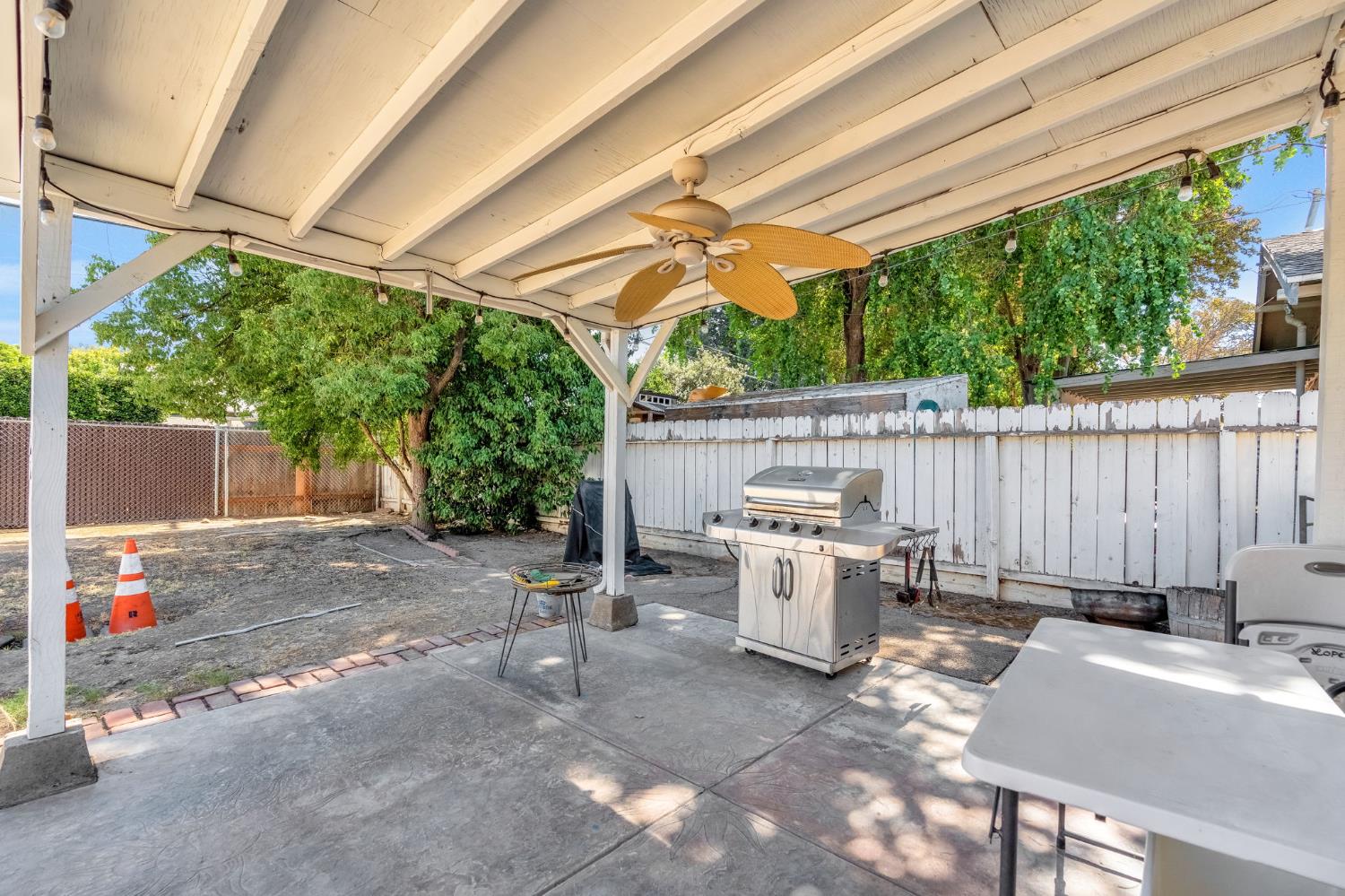 1306 N Roosevelt Ave, Fresno, CA 93728