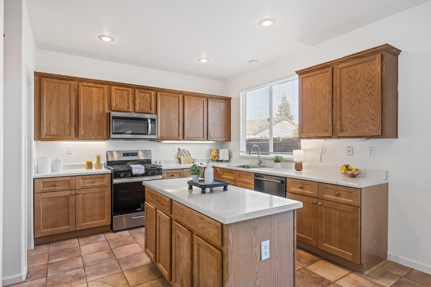 1808 Rancho Encantado Ct, Modesto, CA 95358