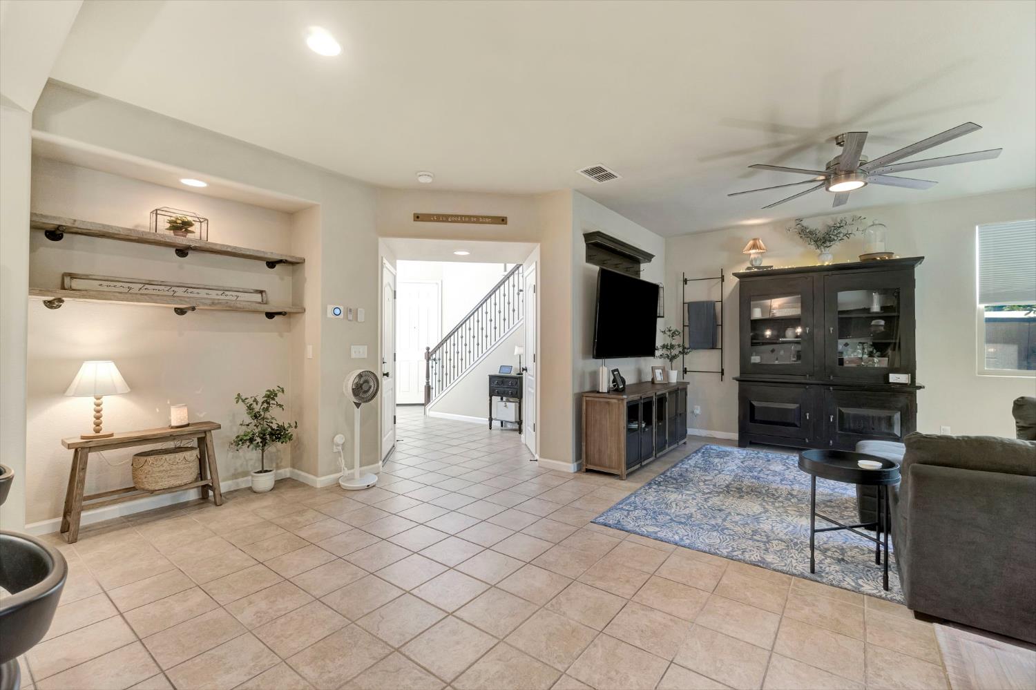 3194 Swift Ave, Clovis, CA 93619