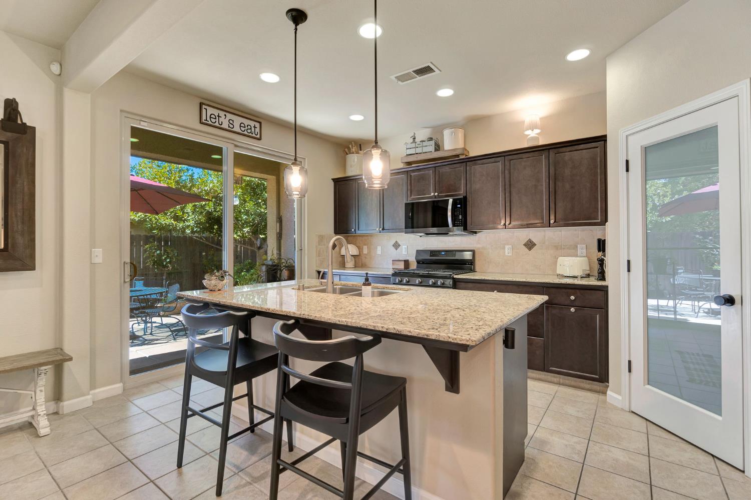 3194 Swift Ave, Clovis, CA 93619