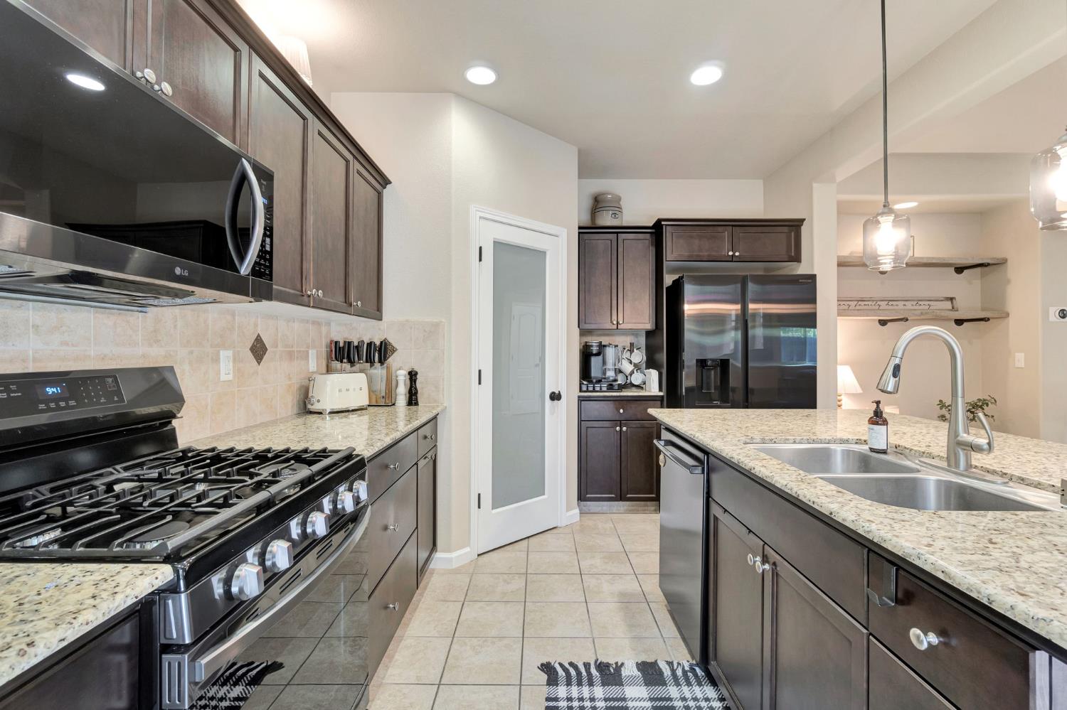 3194 Swift Ave, Clovis, CA 93619