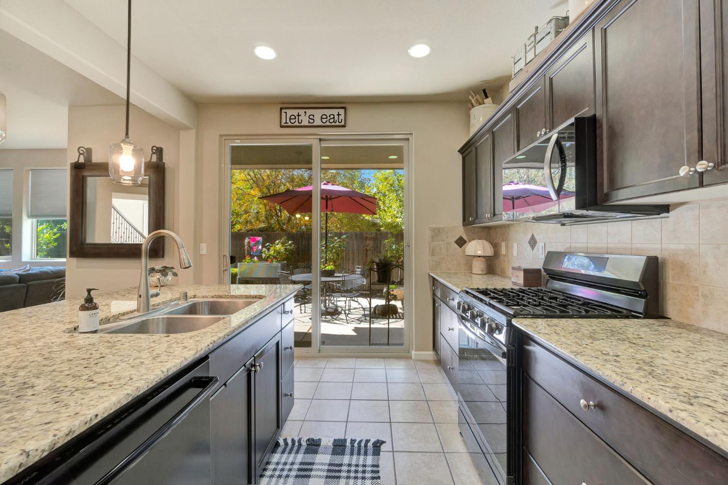 3194 Swift Ave, Clovis, CA 93619