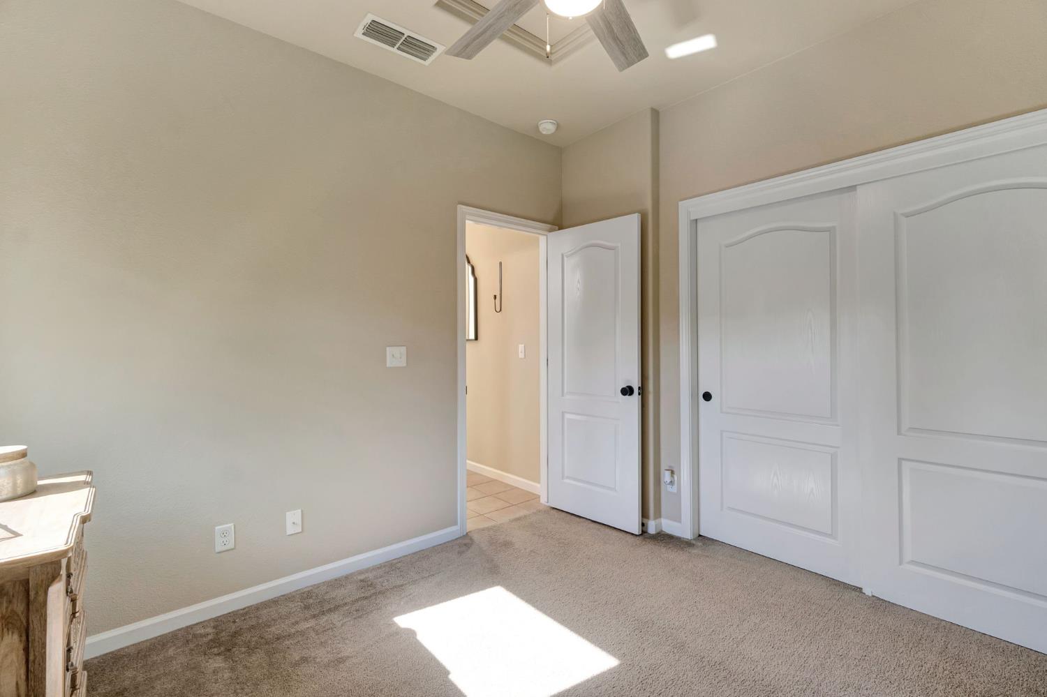 3194 Swift Ave, Clovis, CA 93619