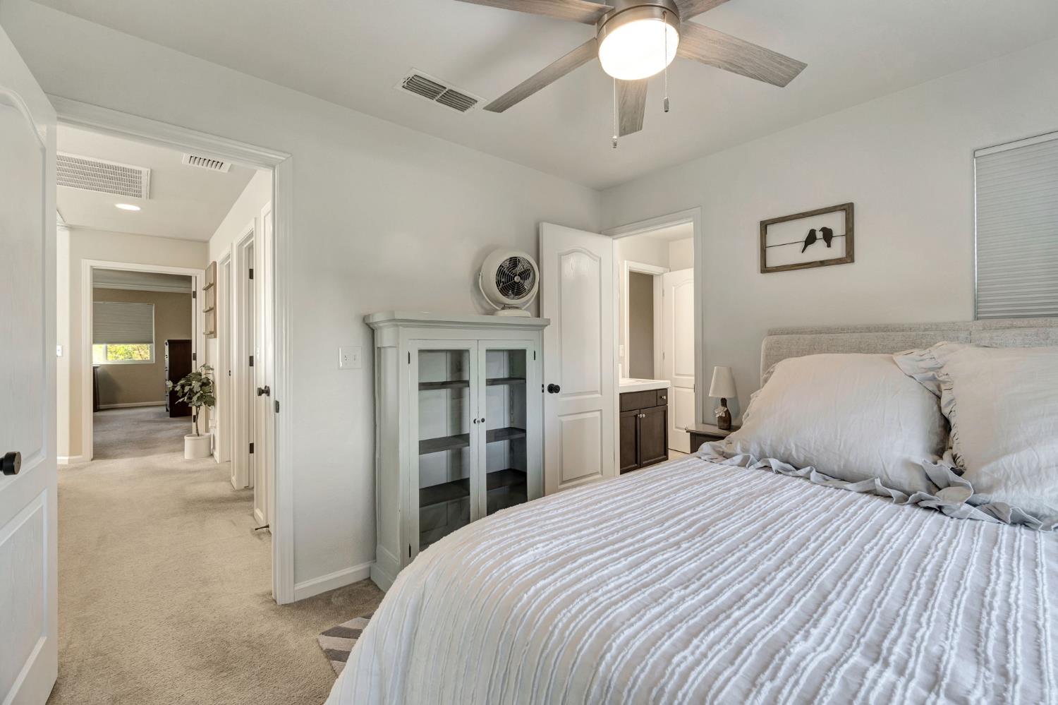 3194 Swift Ave, Clovis, CA 93619