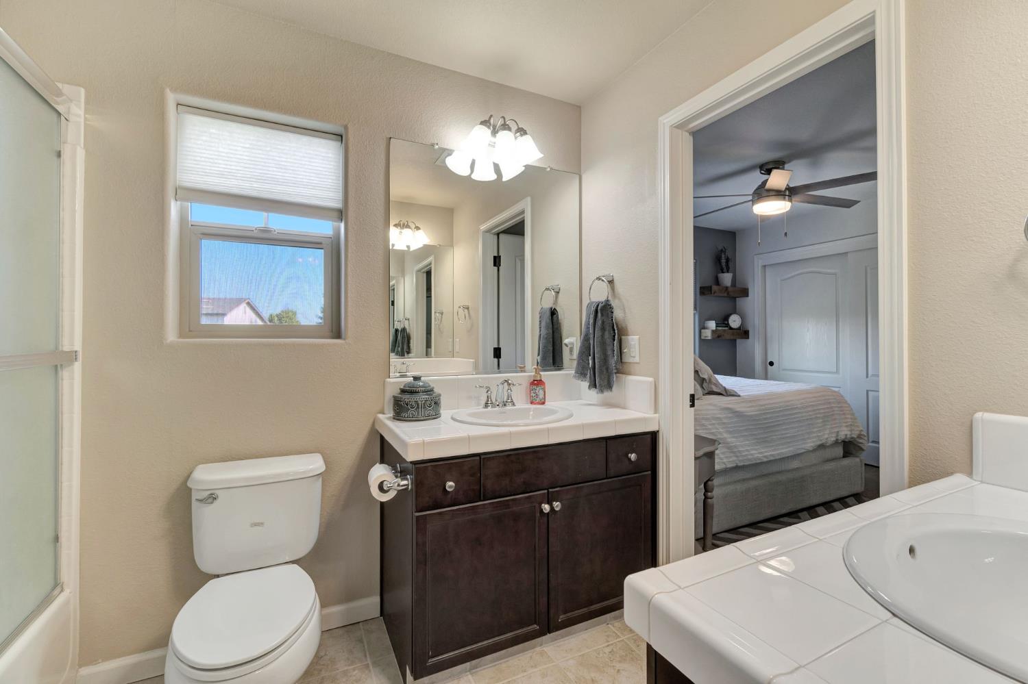 3194 Swift Ave, Clovis, CA 93619