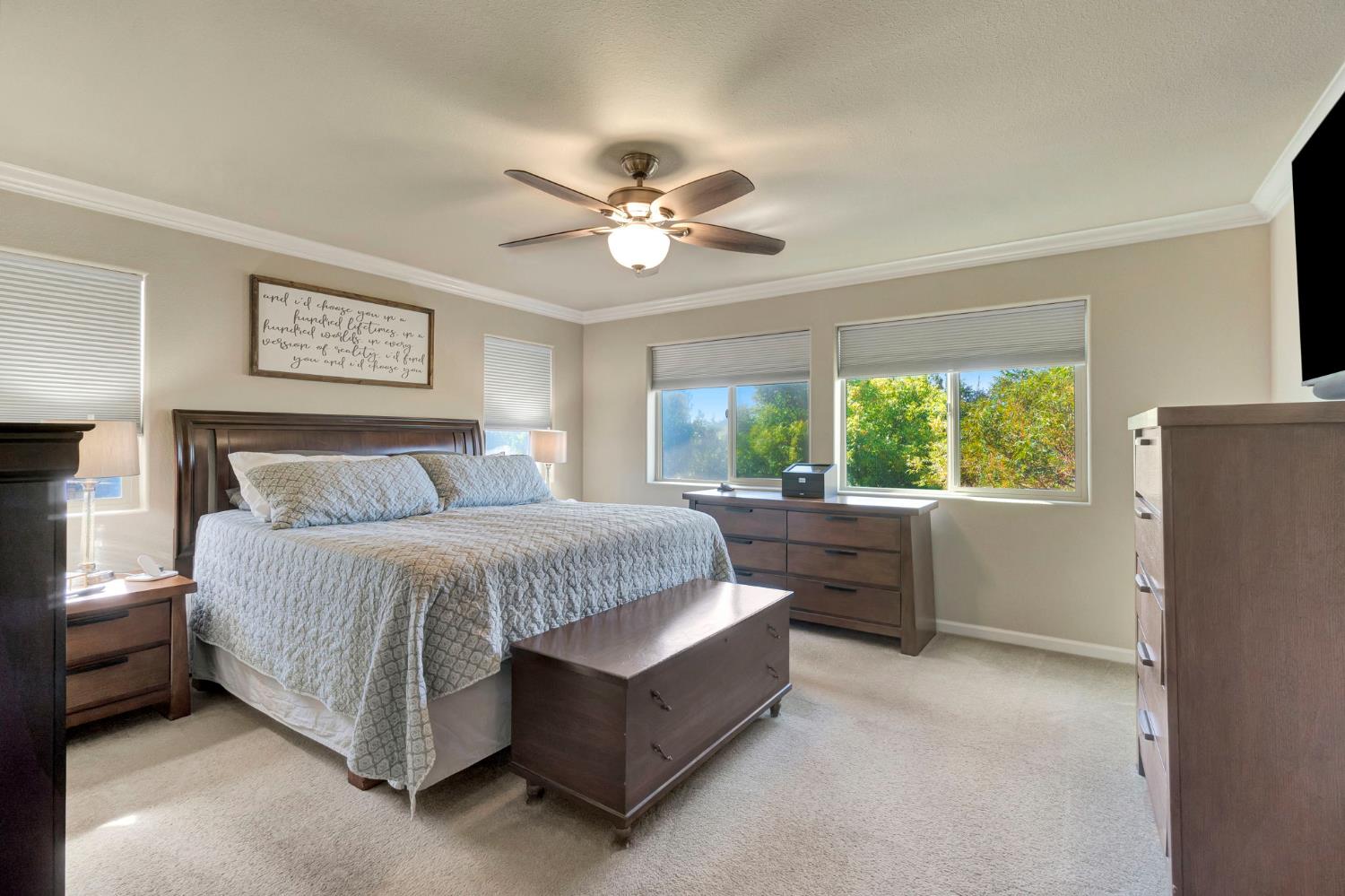 3194 Swift Ave, Clovis, CA 93619