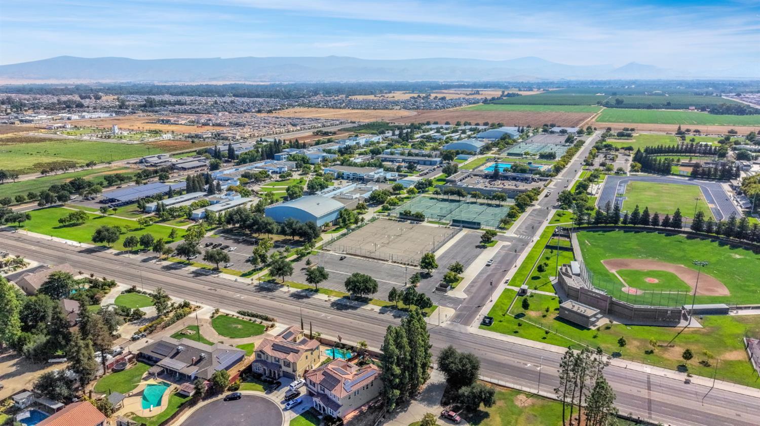 3194 Swift Ave, Clovis, CA 93619