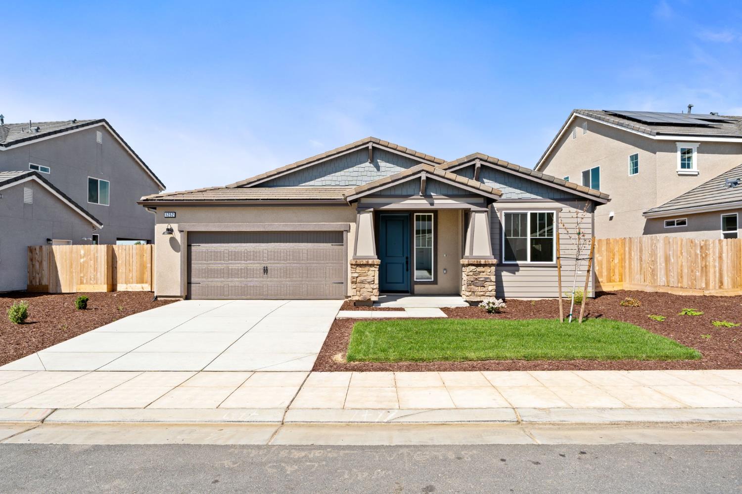 1252 Cathedral Ct S, Madera, CA 93636