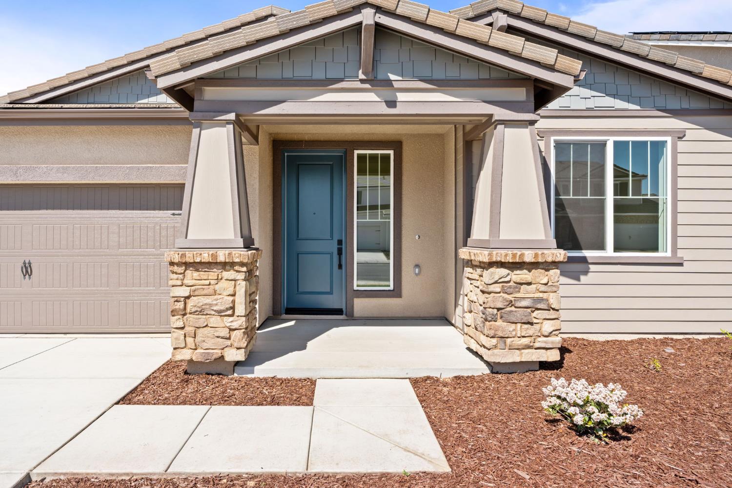 1252 Cathedral Ct S, Madera, CA 93636