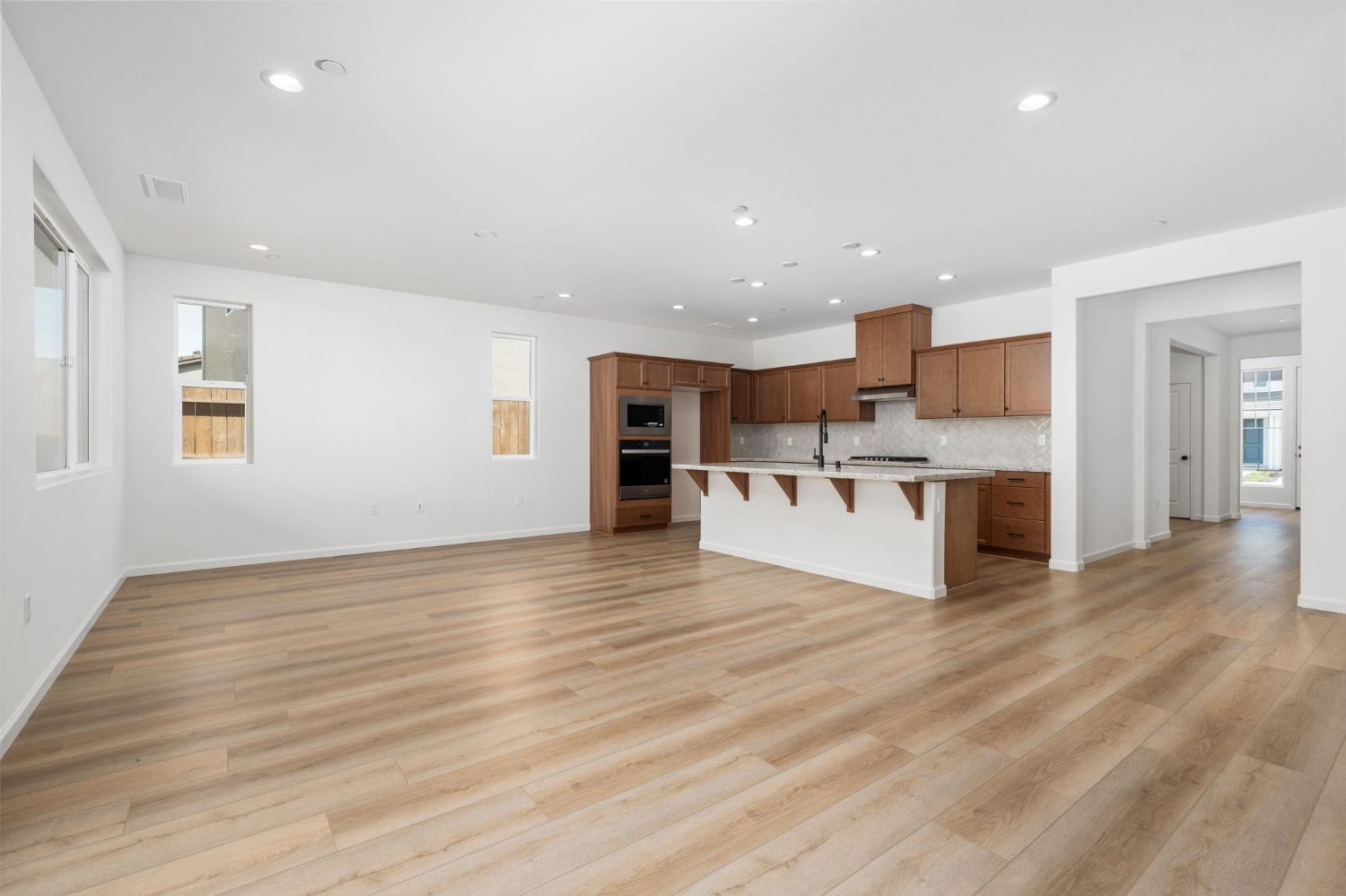 1252 Cathedral Ct S, Madera, CA 93636