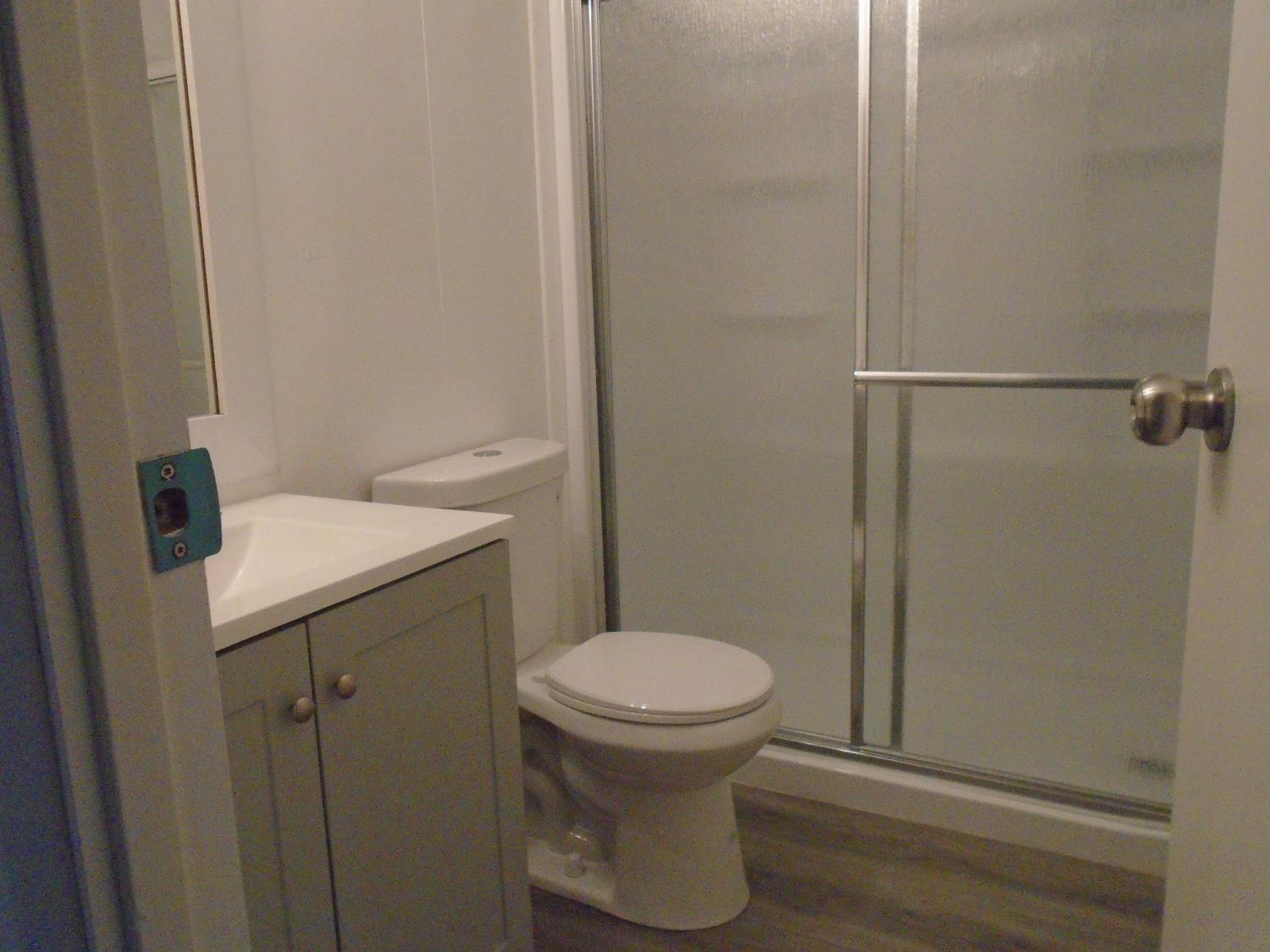 860 #18 E Grangeville Blvd #18, Hanford, CA 93230