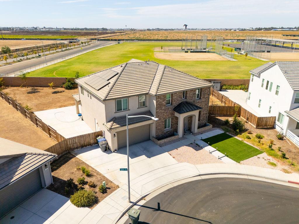 2027 N Bliss Ave, Fresno, CA 93727