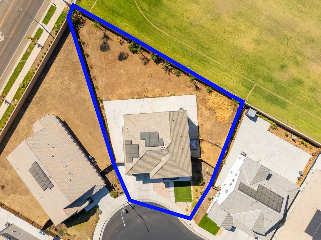 2027 N Bliss Ave, Fresno, CA 93727