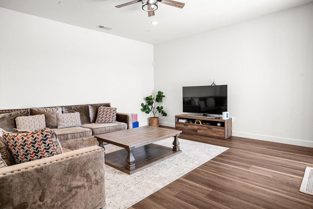 2027 N Bliss Ave, Fresno, CA 93727