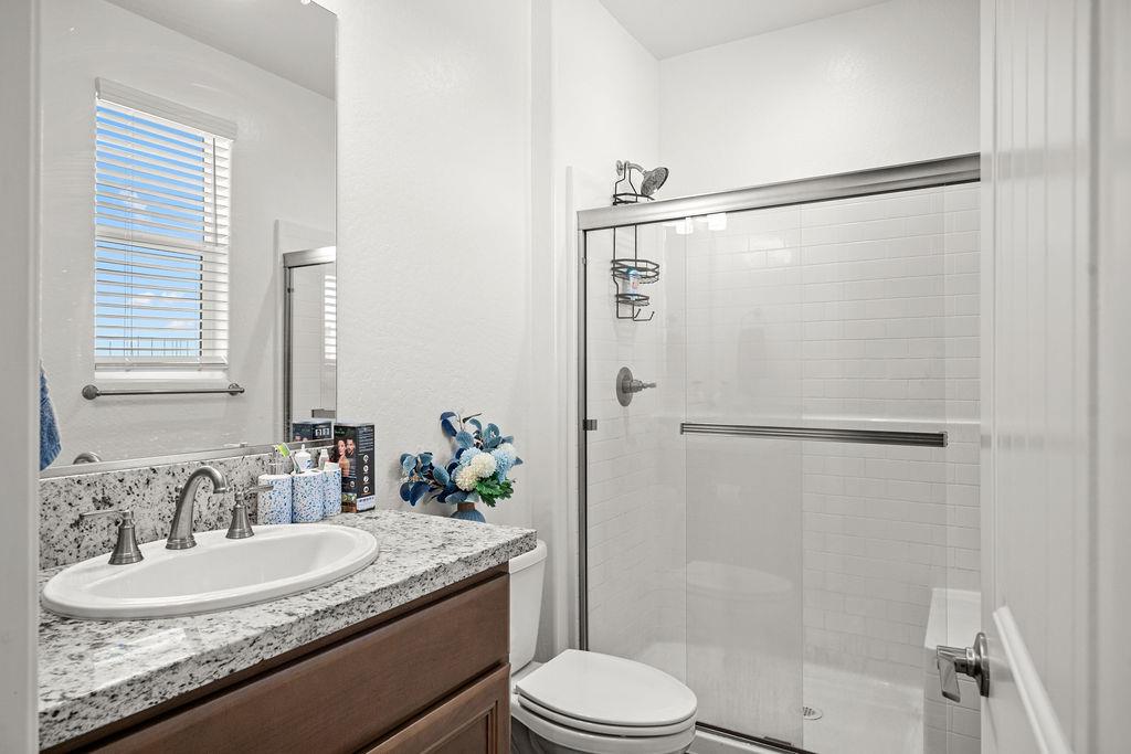 2027 N Bliss Ave, Fresno, CA 93727