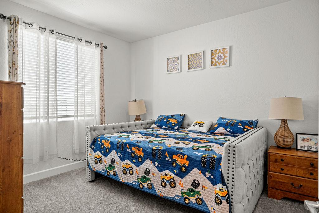 2027 N Bliss Ave, Fresno, CA 93727