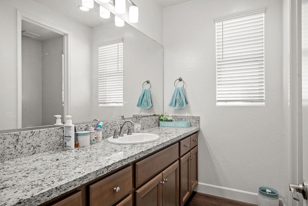 2027 N Bliss Ave, Fresno, CA 93727