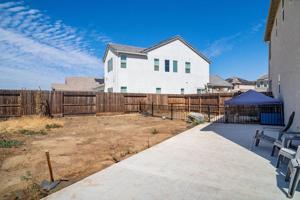 2027 N Bliss Ave, Fresno, CA 93727
