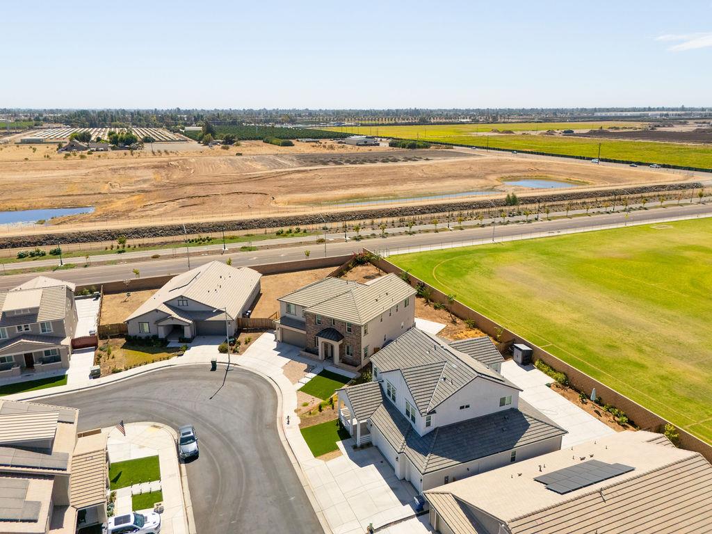 2027 N Bliss Ave, Fresno, CA 93727