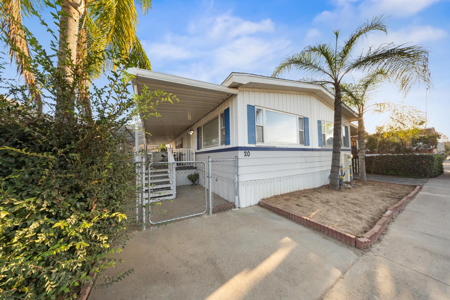 7676 N Fresno St #20, Fresno, CA 93720