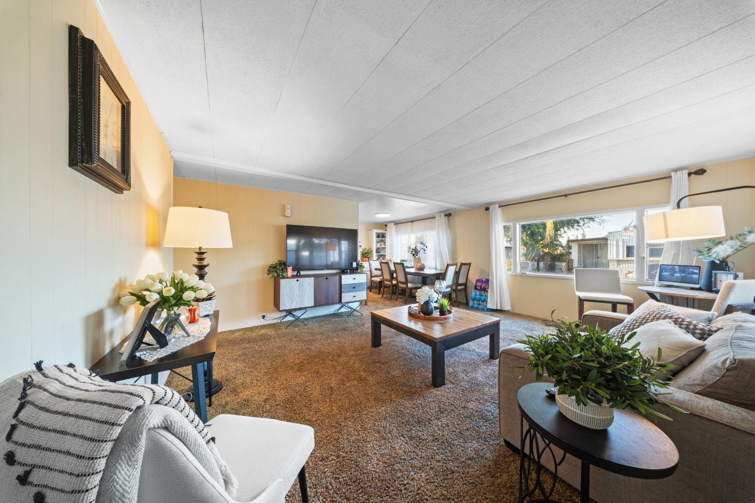 7676 N Fresno St #20, Fresno, CA 93720
