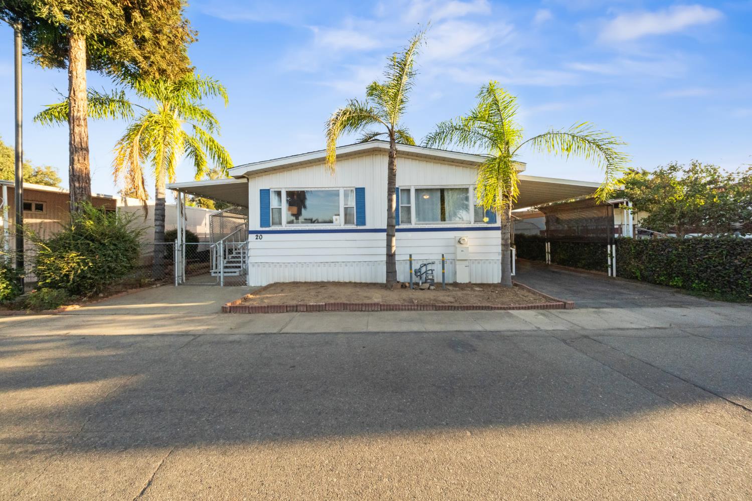 7676 N Fresno St #20, Fresno, CA 93720