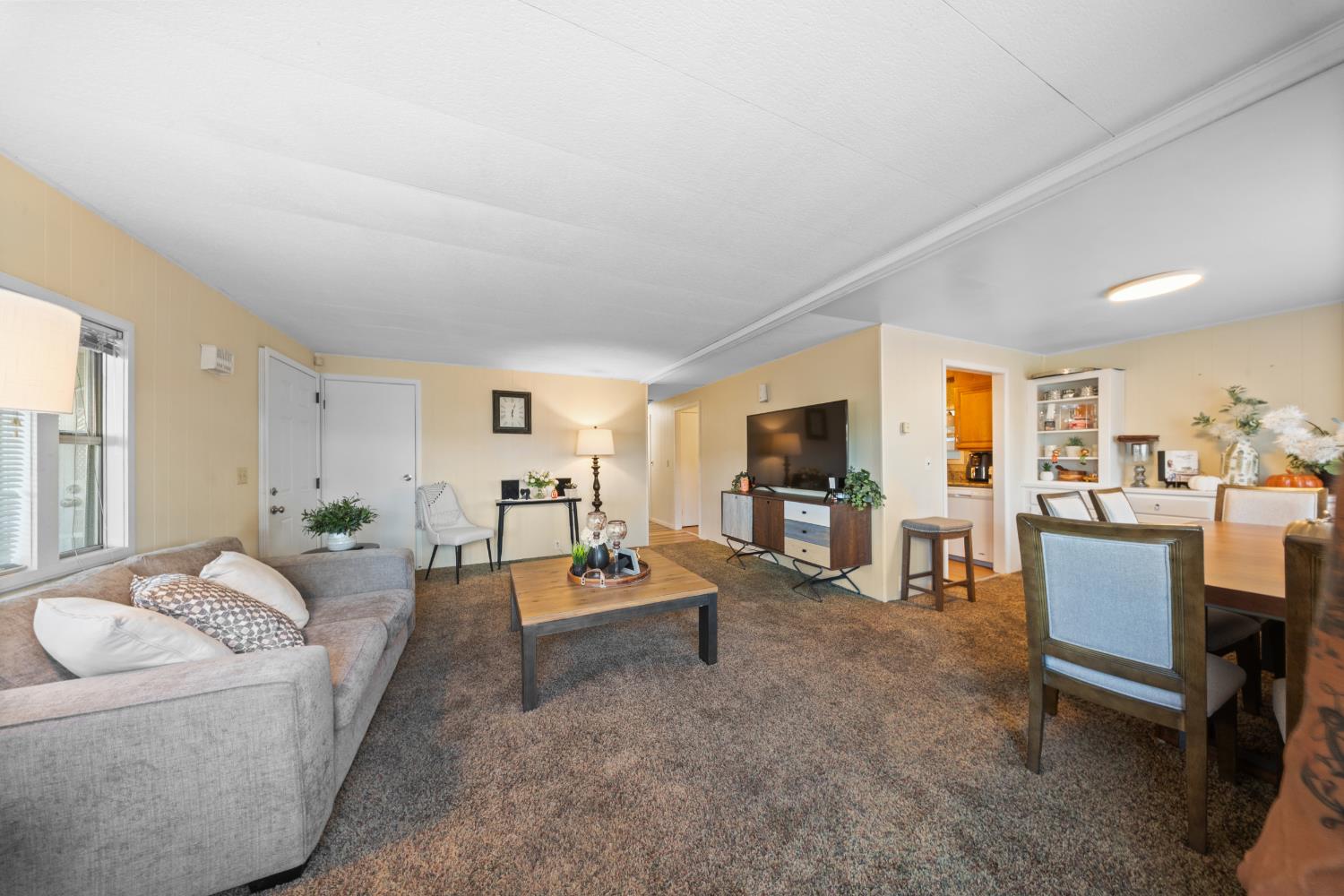 7676 N Fresno St #20, Fresno, CA 93720