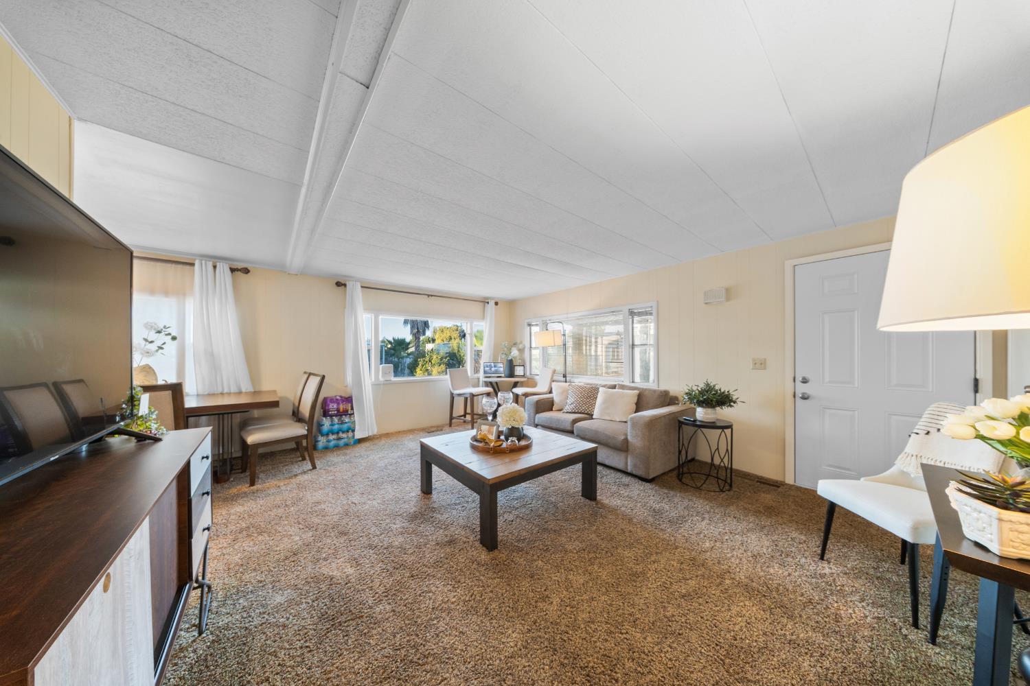 7676 N Fresno St #20, Fresno, CA 93720
