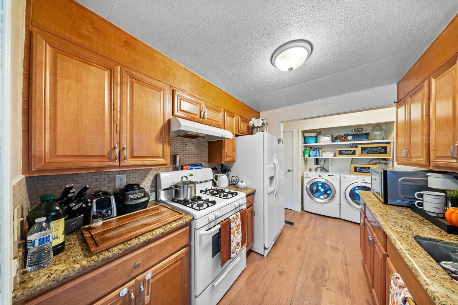 7676 N Fresno St #20, Fresno, CA 93720