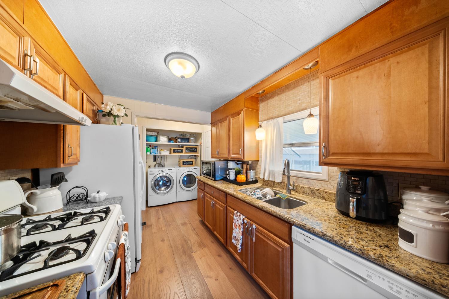 7676 N Fresno St #20, Fresno, CA 93720