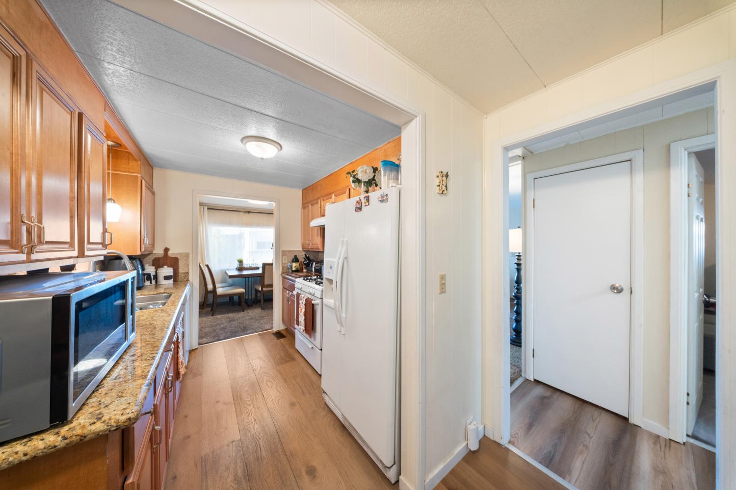 7676 N Fresno St #20, Fresno, CA 93720