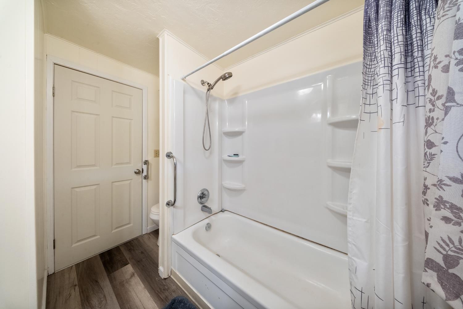 7676 N Fresno St #20, Fresno, CA 93720