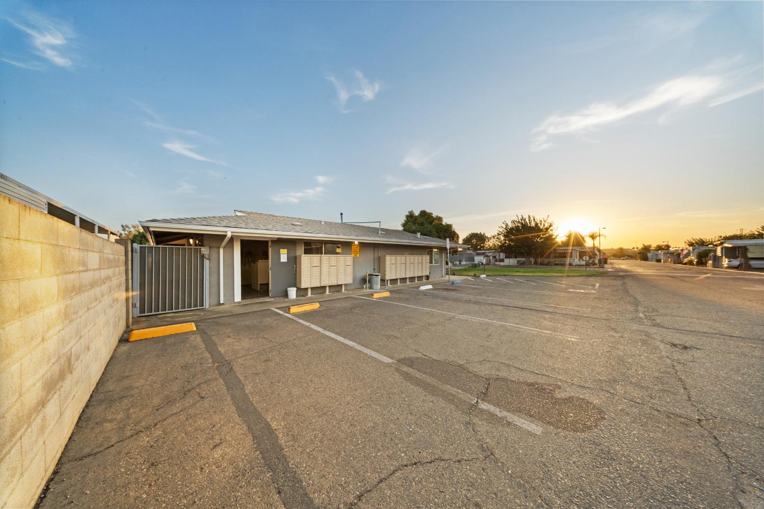 7676 N Fresno St #20, Fresno, CA 93720