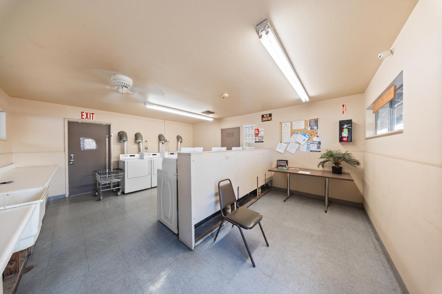 7676 N Fresno St #20, Fresno, CA 93720