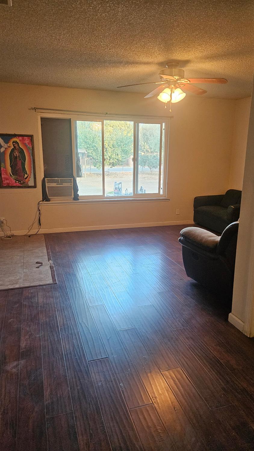 1155 N Valentine Ave, Fresno, CA 93722