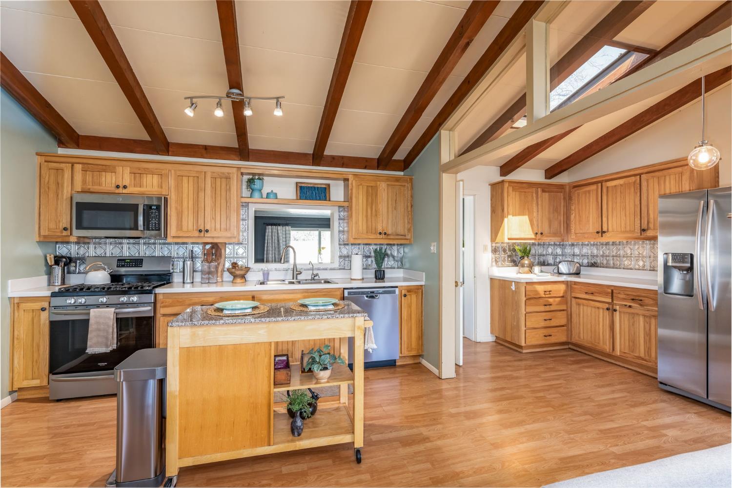 42909 Country Club Dr W, Oakhurst, CA 93644