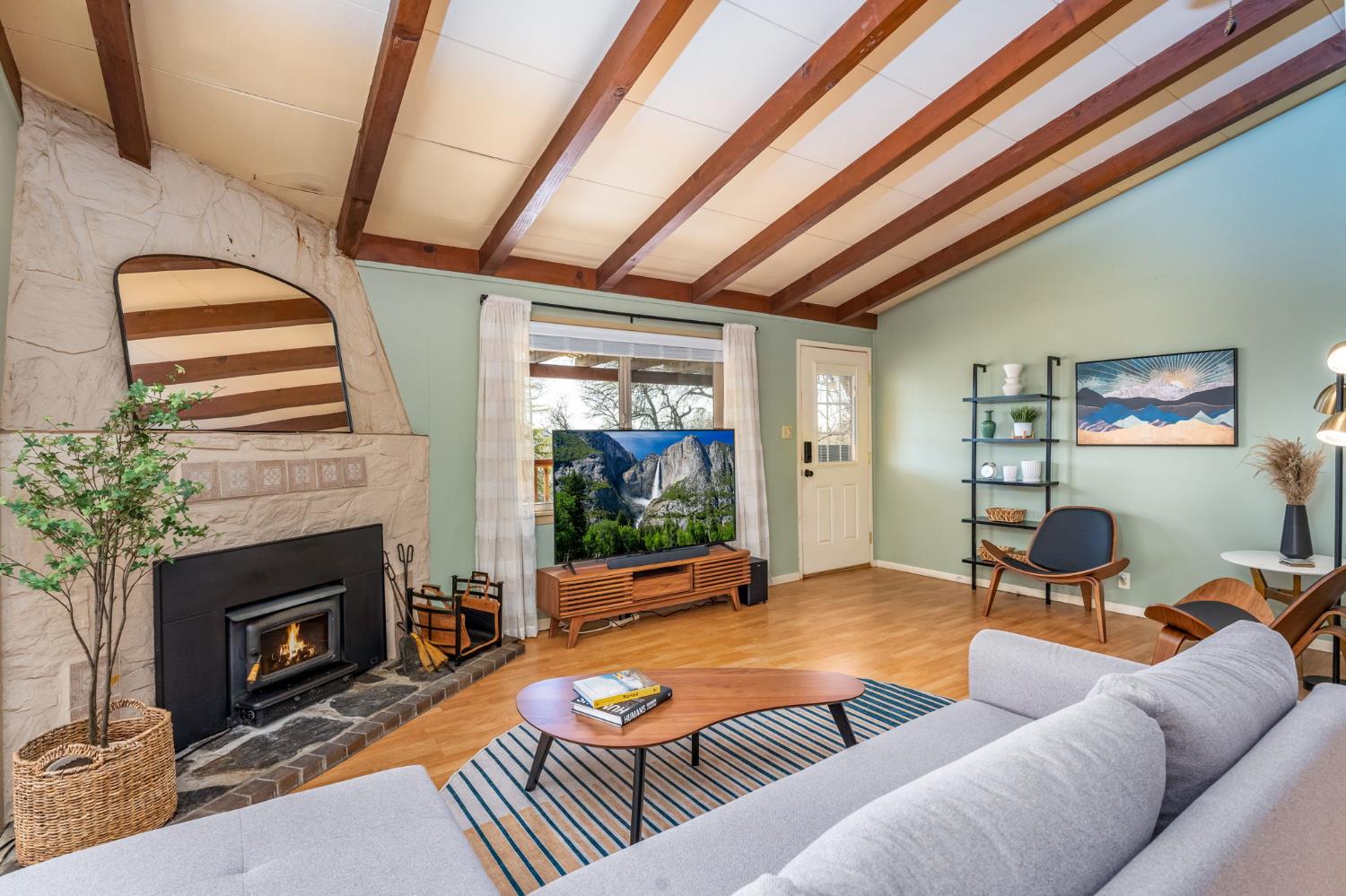 42909 Country Club Dr W, Oakhurst, CA 93644