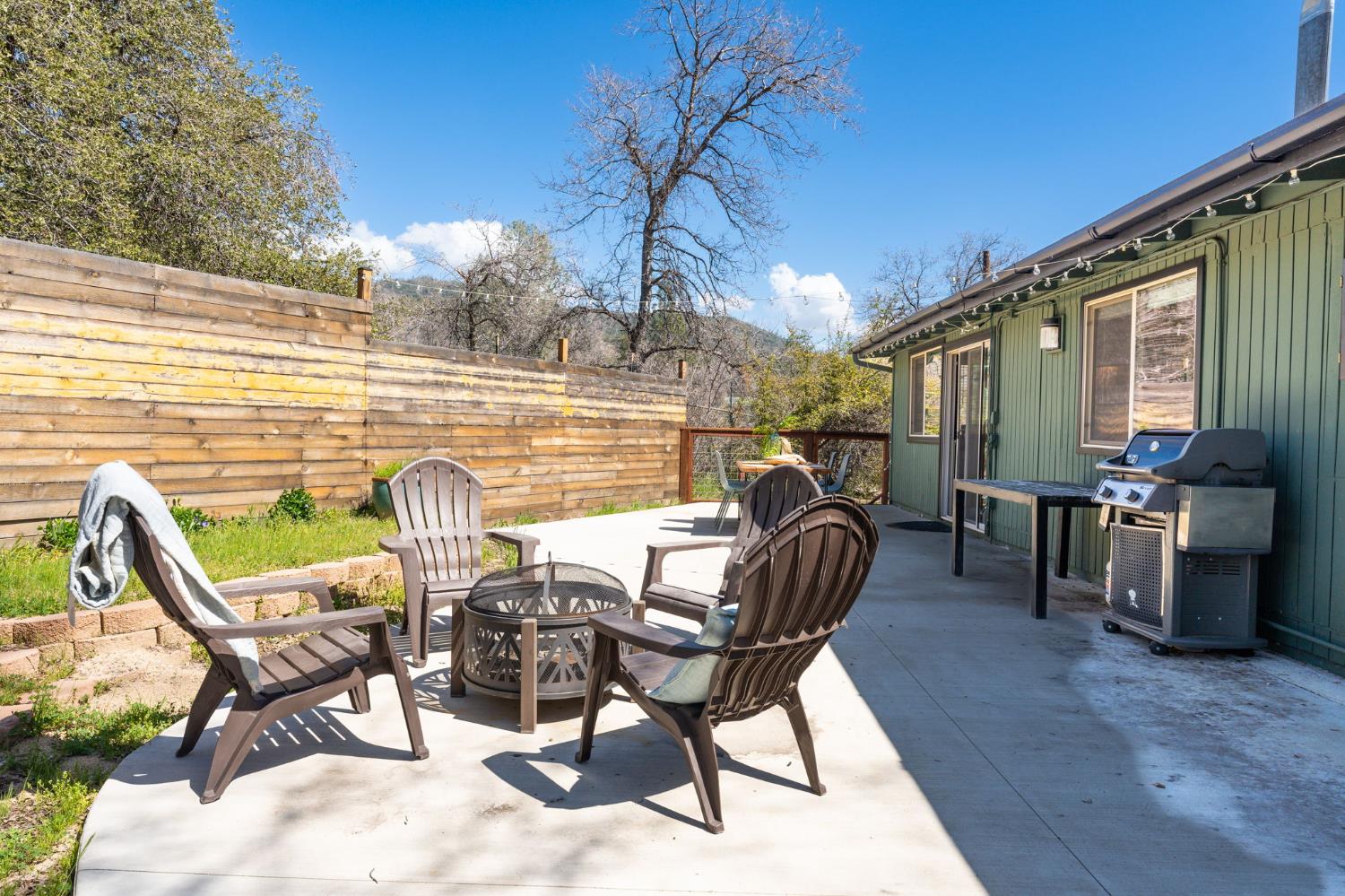 42909 Country Club Dr W, Oakhurst, CA 93644