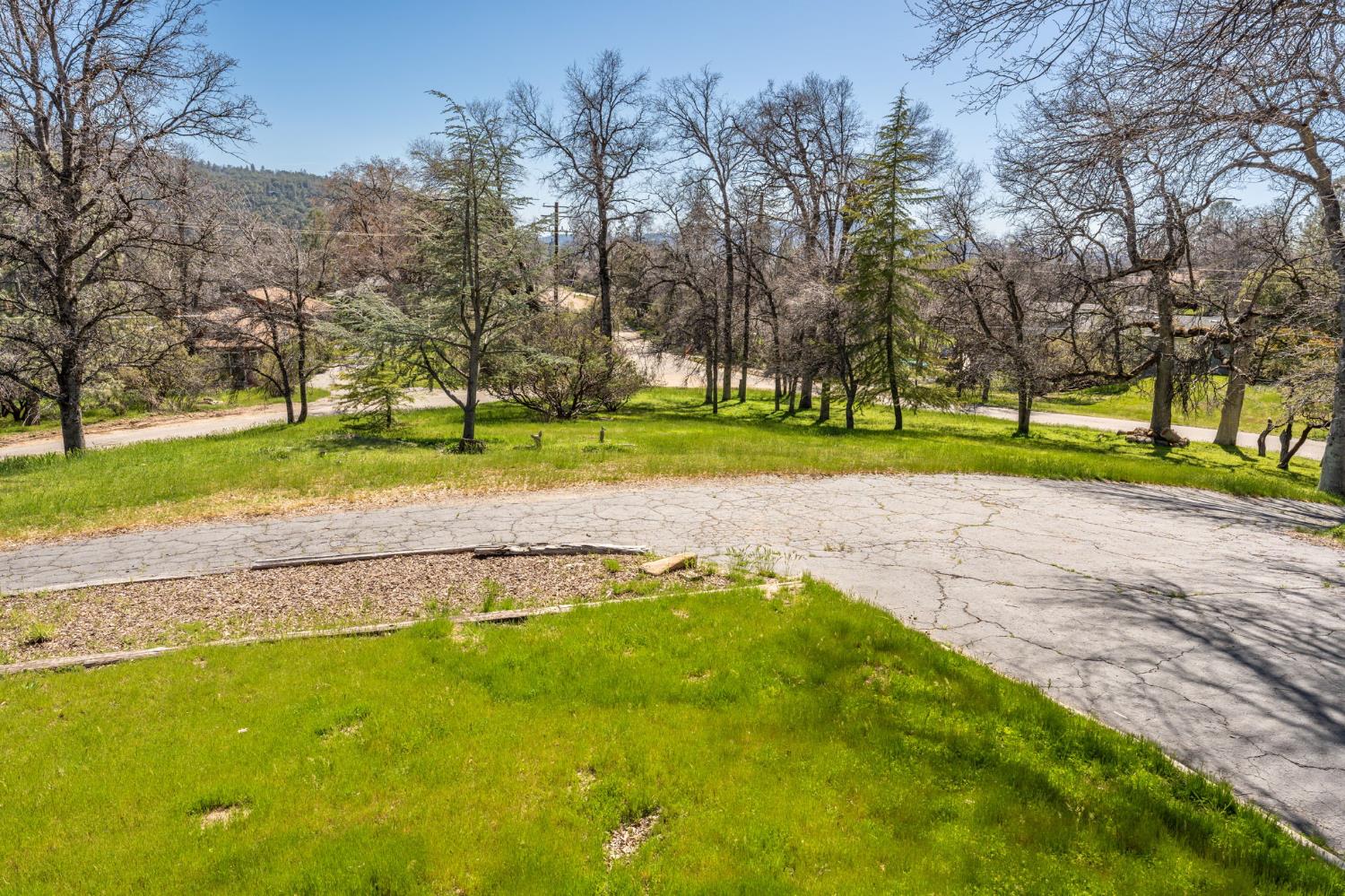 42909 Country Club Dr W, Oakhurst, CA 93644