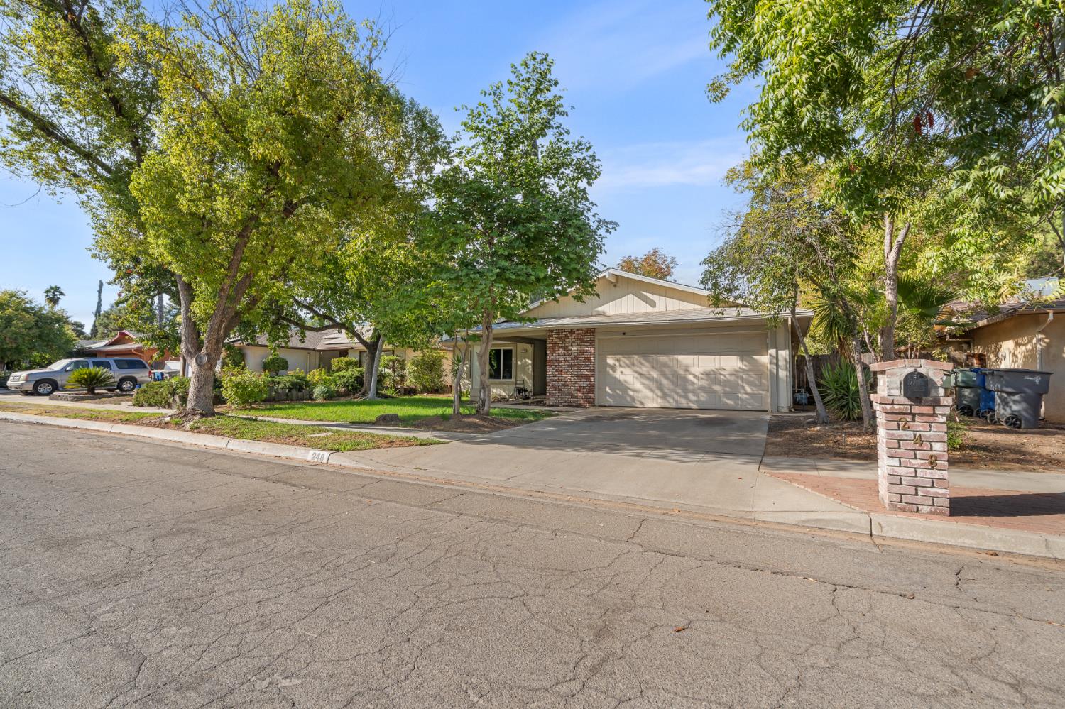 248 W Palo Alto Ave, Fresno, CA 93704