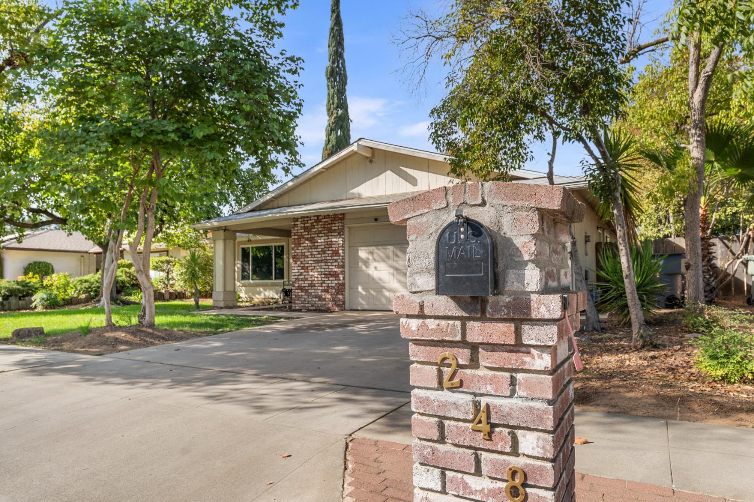 248 W Palo Alto Ave, Fresno, CA 93704