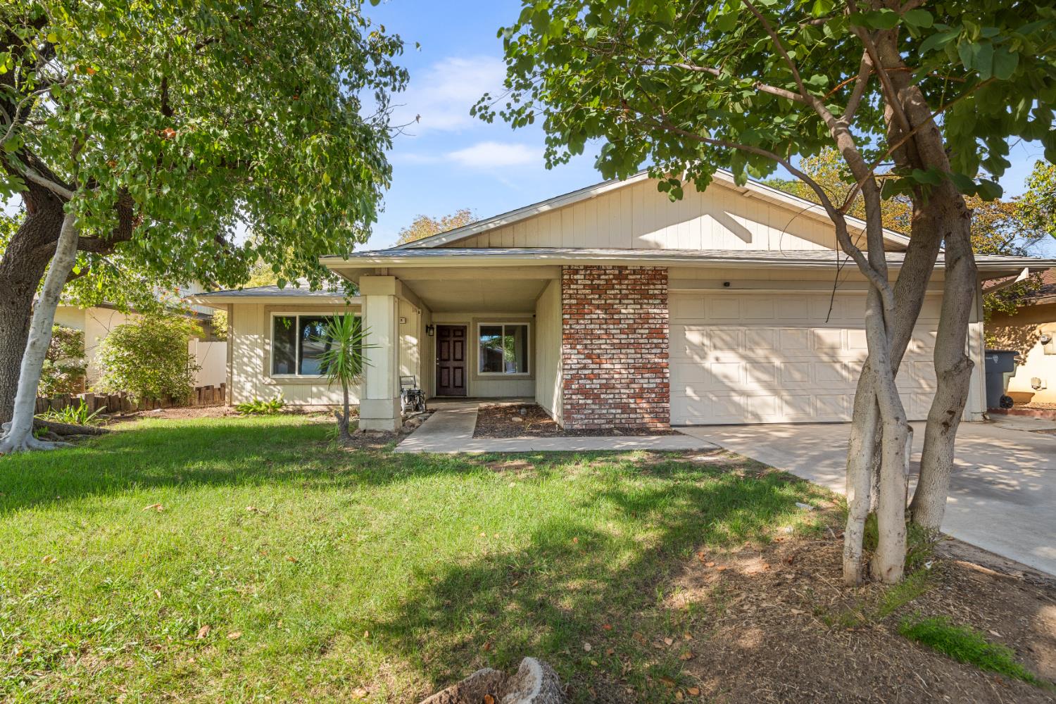 248 W Palo Alto Ave, Fresno, CA 93704
